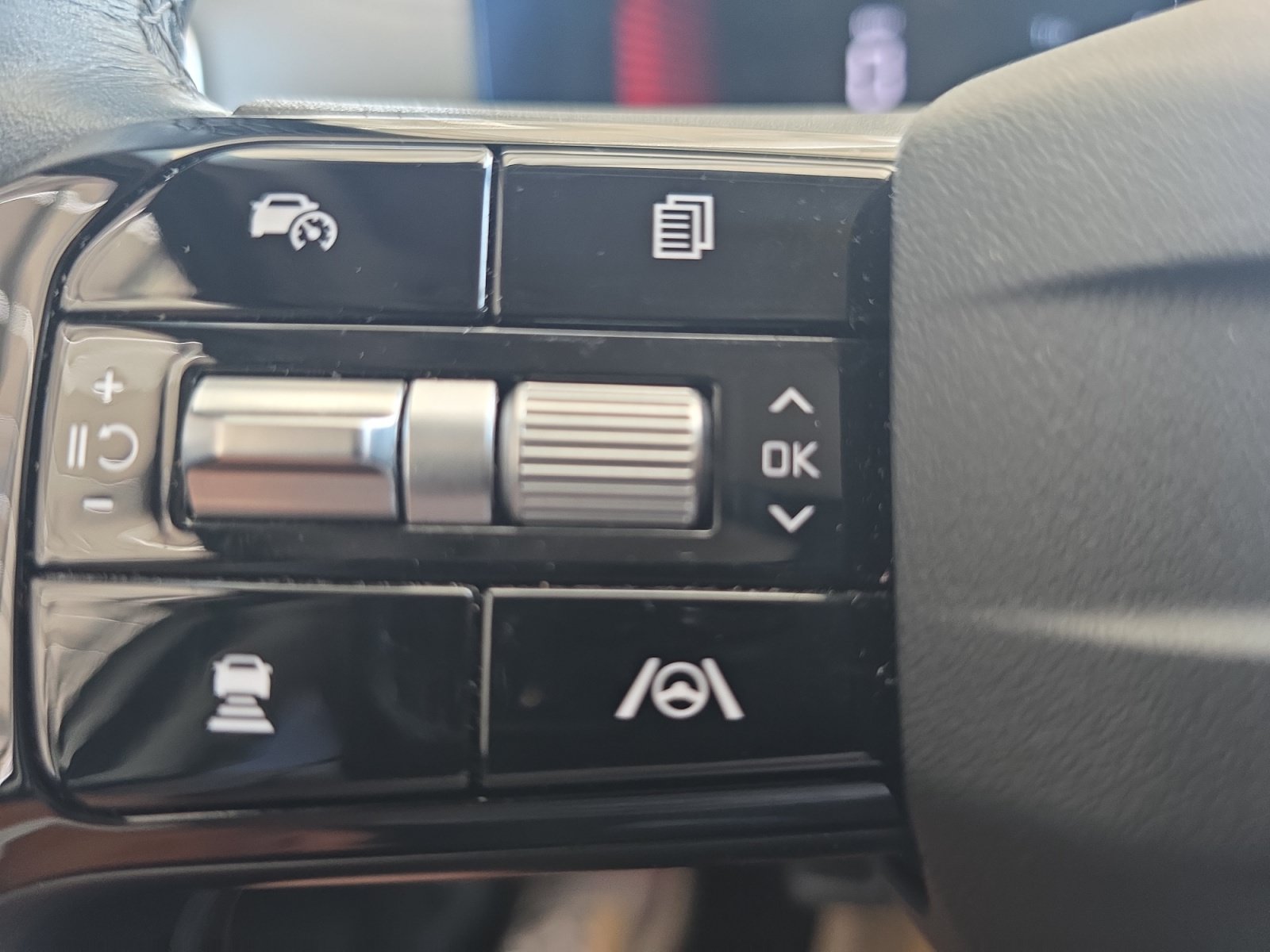 Certified 2026 Kia Sorento LX FWD image 23