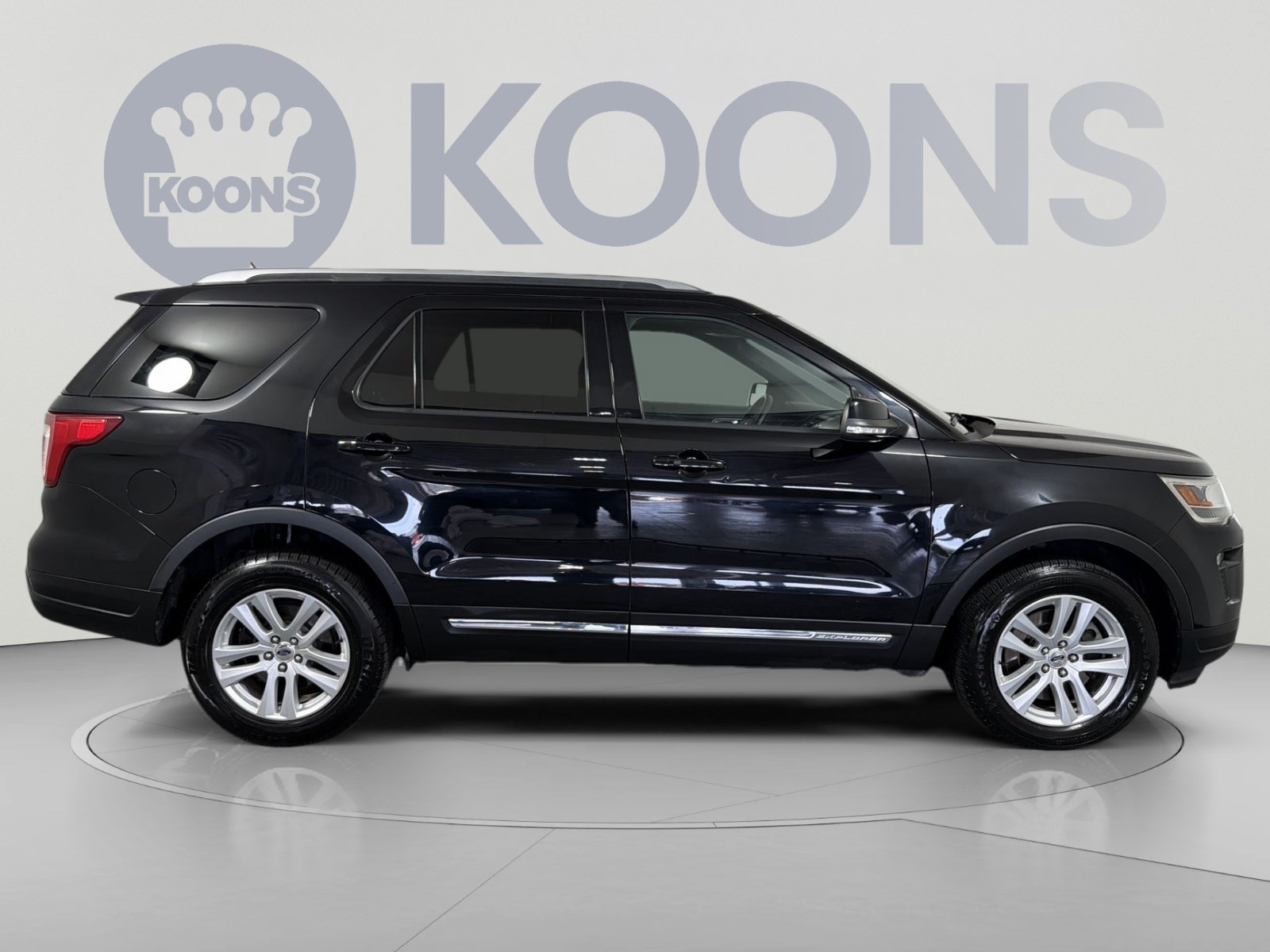 Used 2018 Ford Explorer XLT w/ Equipment Group 201A AWD/4WD image 8