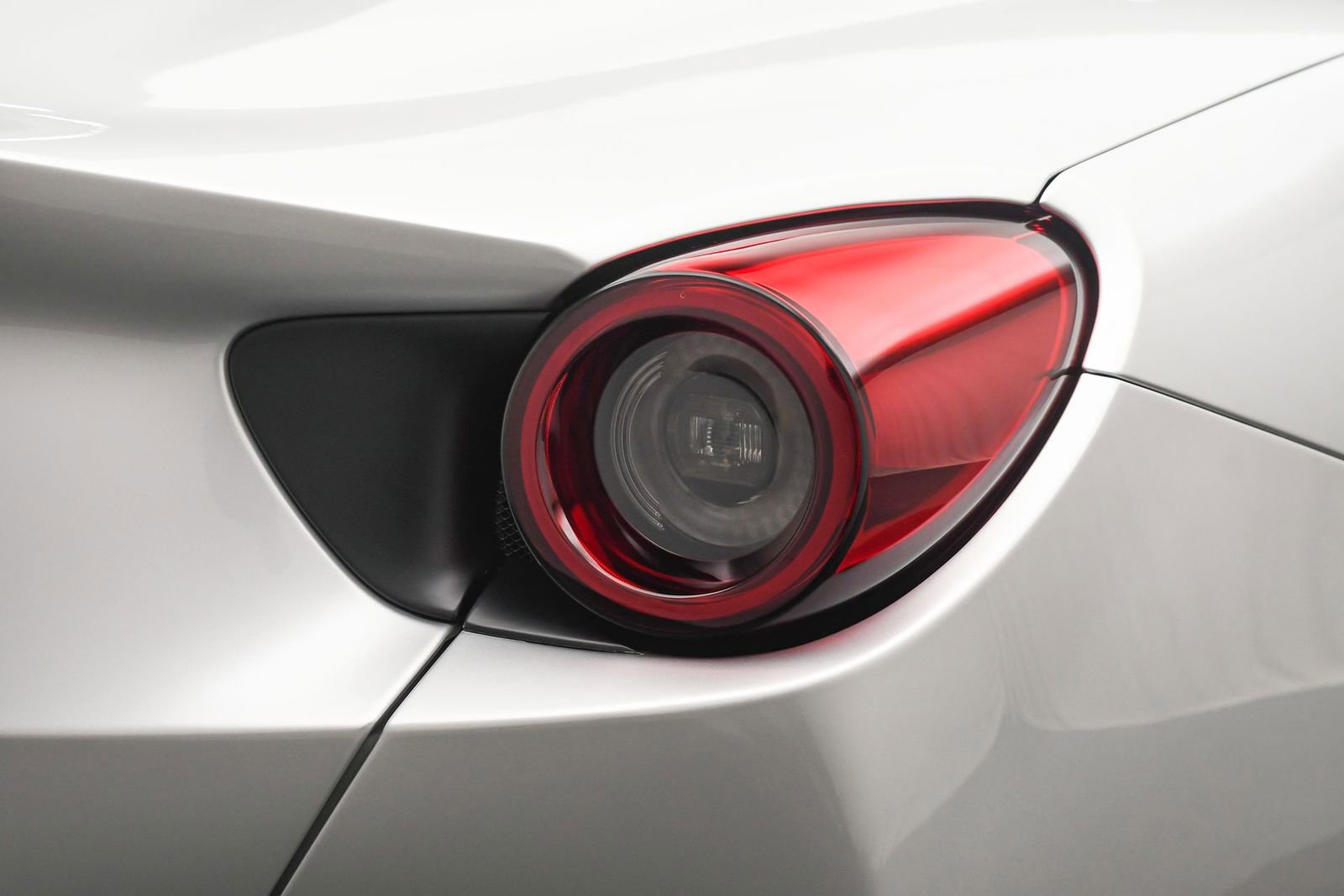 Used 2019 Ferrari Portofino image 26