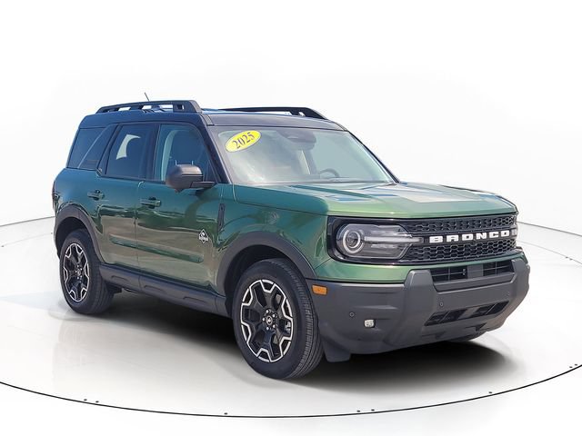 Used 2025 Ford Bronco Sport Outer Banks w/ Outer Banks Tech Package+ AWD/4WD image 3