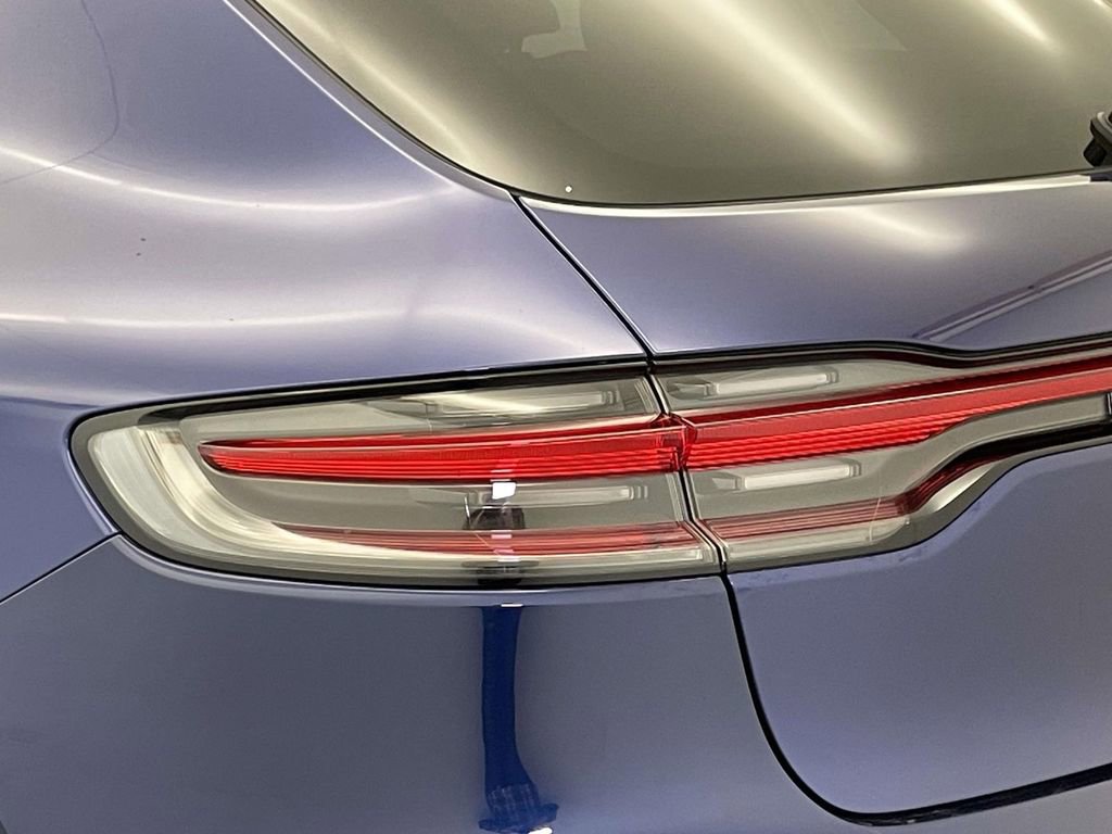 Certified 2025 Porsche Macan image 16