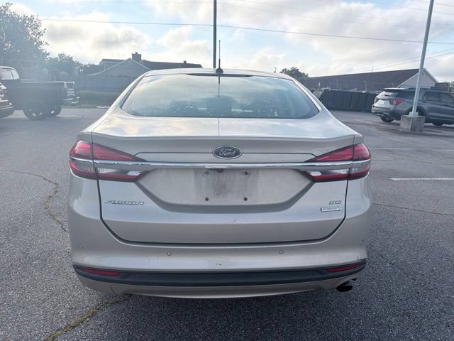 Used 2018 Ford Fusion SE w/ Fusion SE Technology Package FWD image 4