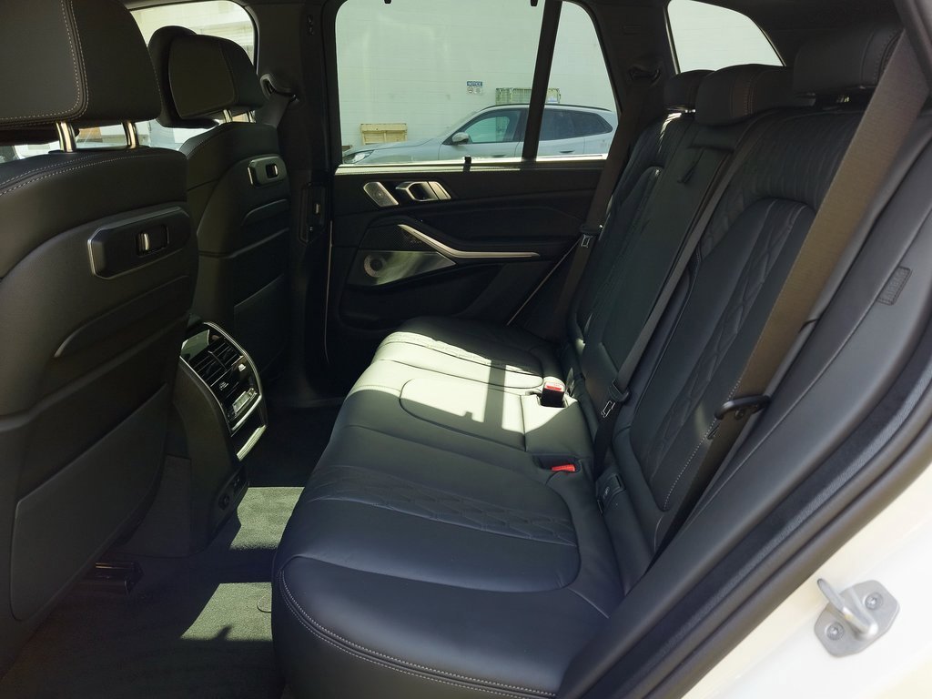 New 2026 BMW X5 M60i w/ Executive Package image 16