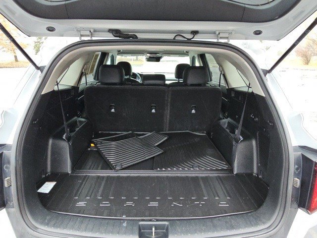 Used 2021 Kia Sorento S image 18