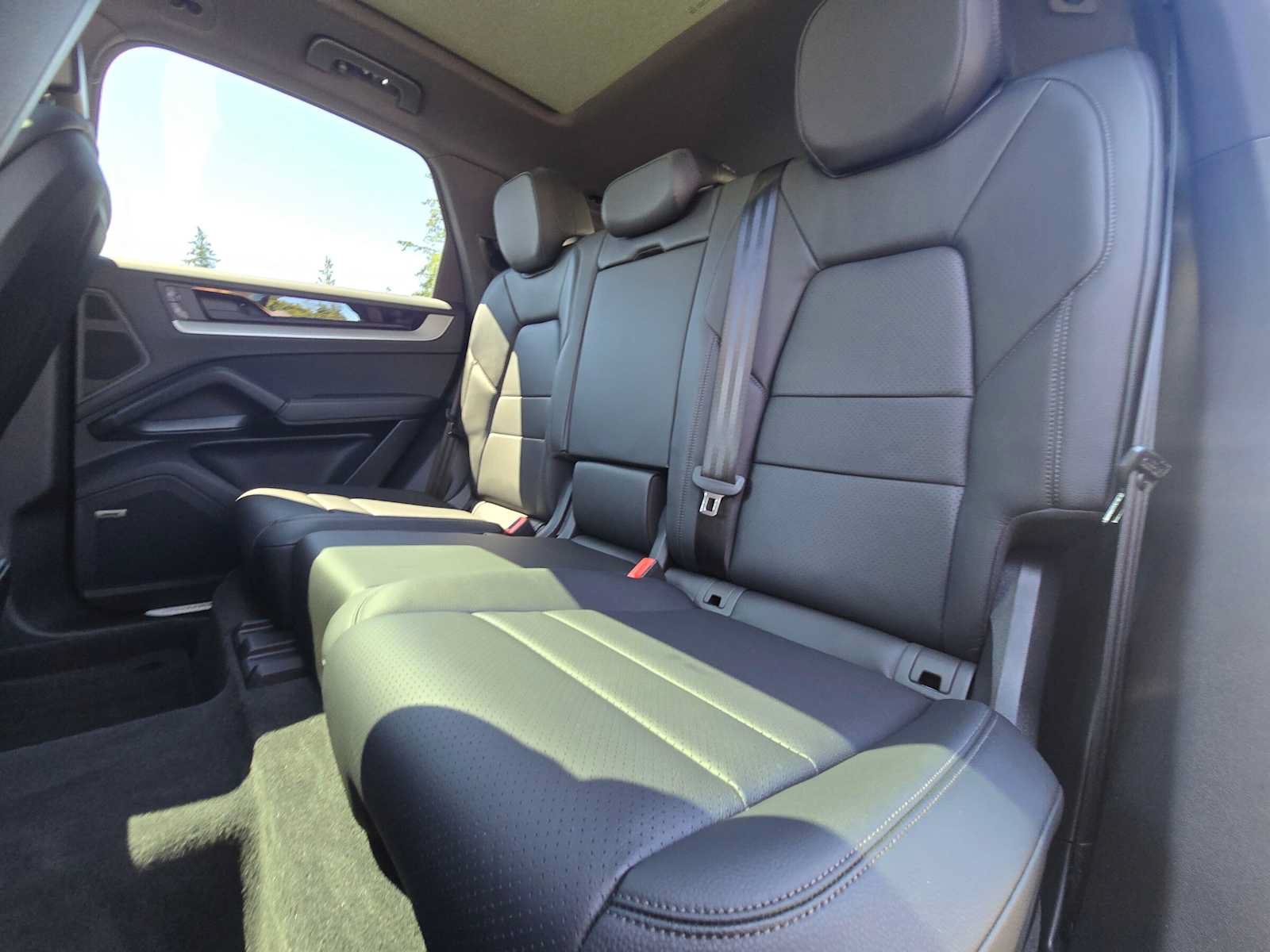 Used 2025 Porsche Cayenne S AWD/4WD image 17