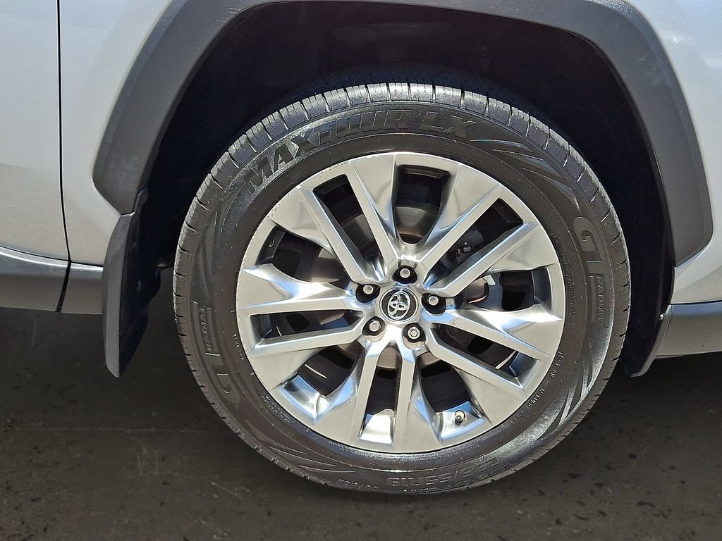 Used 2019 Toyota RAV4 XLE Premium w/ Cold Weather Package AWD/4WD image 9
