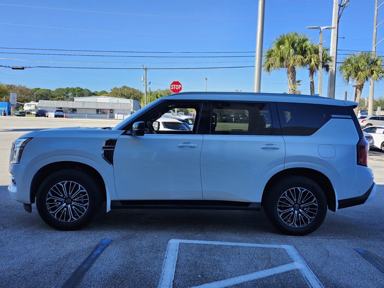 Used 2025 Nissan Armada SL w/ Captain's Chari Seat Package image 9