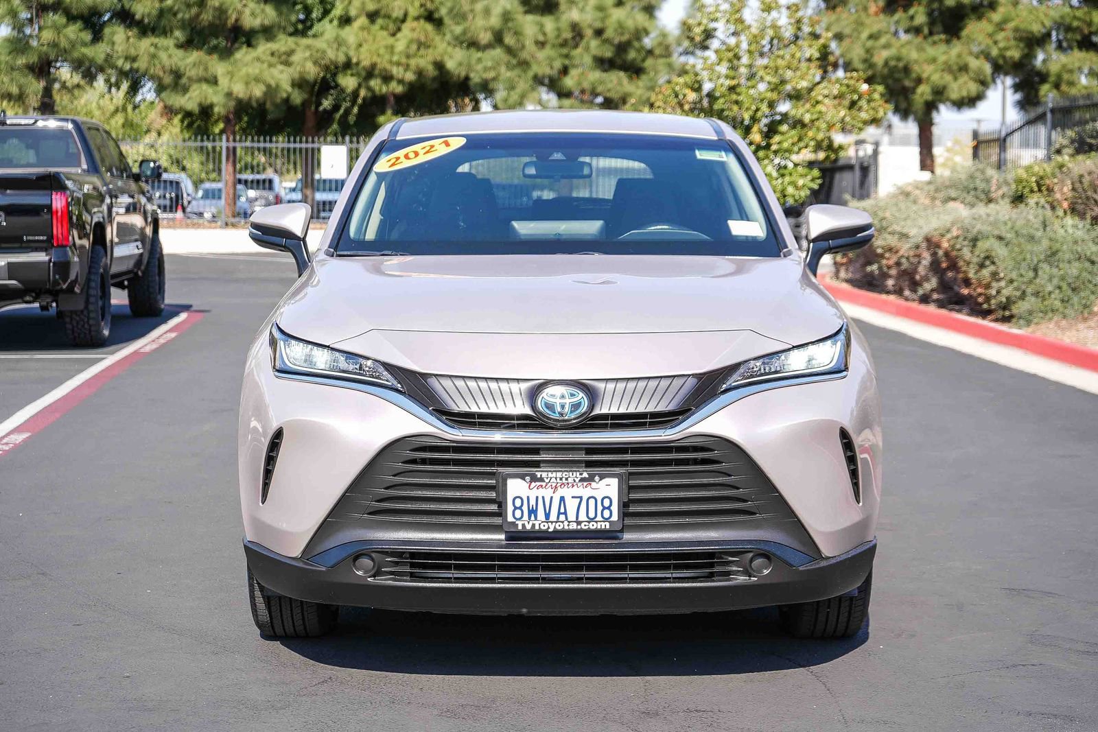 Used 2021 Toyota Venza LE AWD/4WD image 2