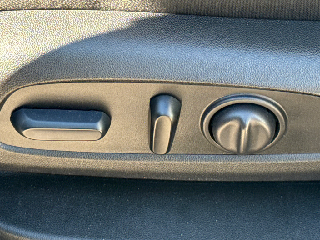 Used 2024 Chevrolet Equinox LT FWD image 22