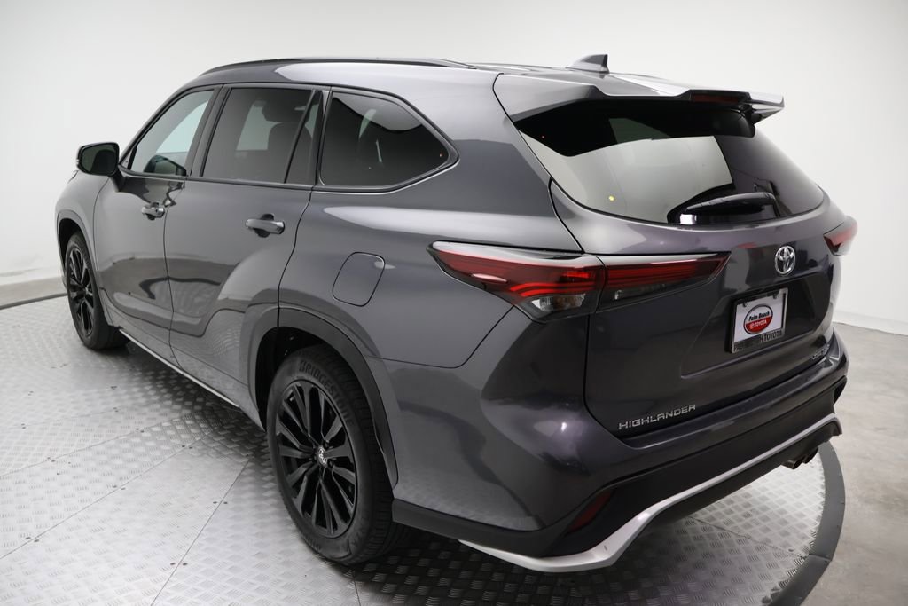 Used 2025 Toyota Highlander XSE image 11