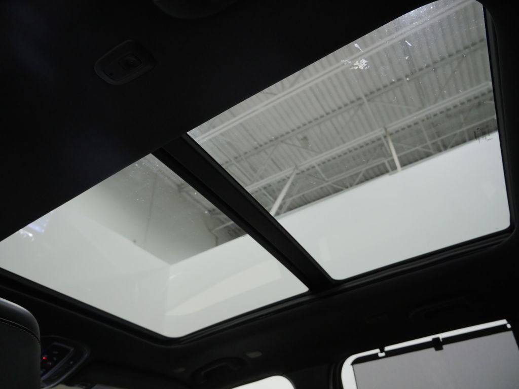 Used 2024 Jeep Grand Cherokee Limited w/ Luxury Tech Group II image 4