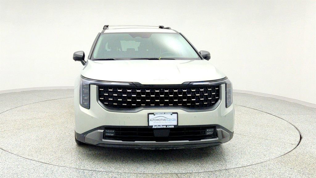 Used 2025 Kia Carnival SX Prestige image 2