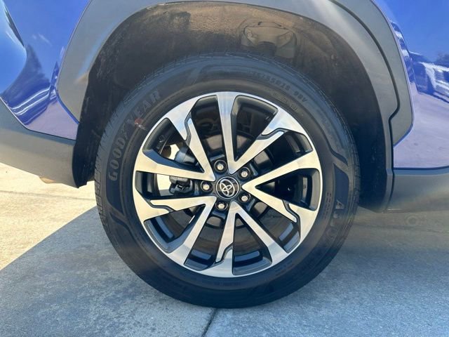 Used 2022 Toyota Corolla Cross XLE w/ Convenience Package AWD/4WD image 10