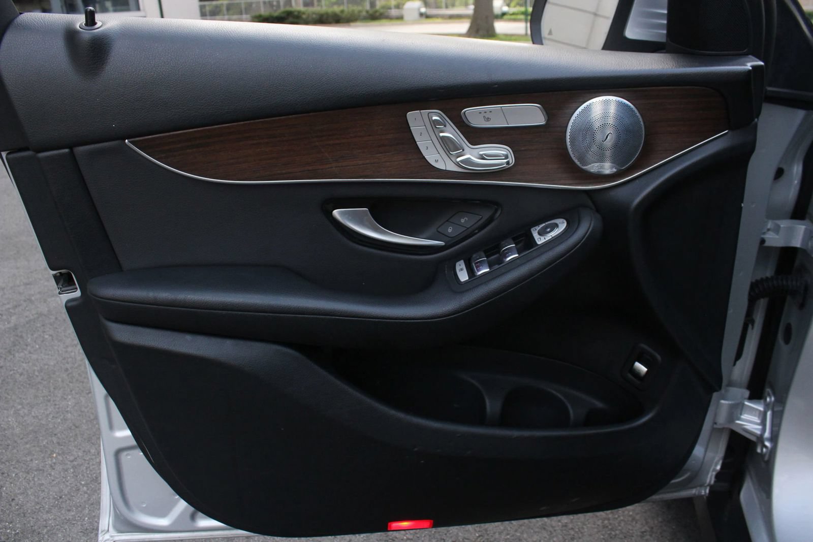 Used 2020 Mercedes-Benz GLC 300 4MATIC w/ Multimedia Package image 16