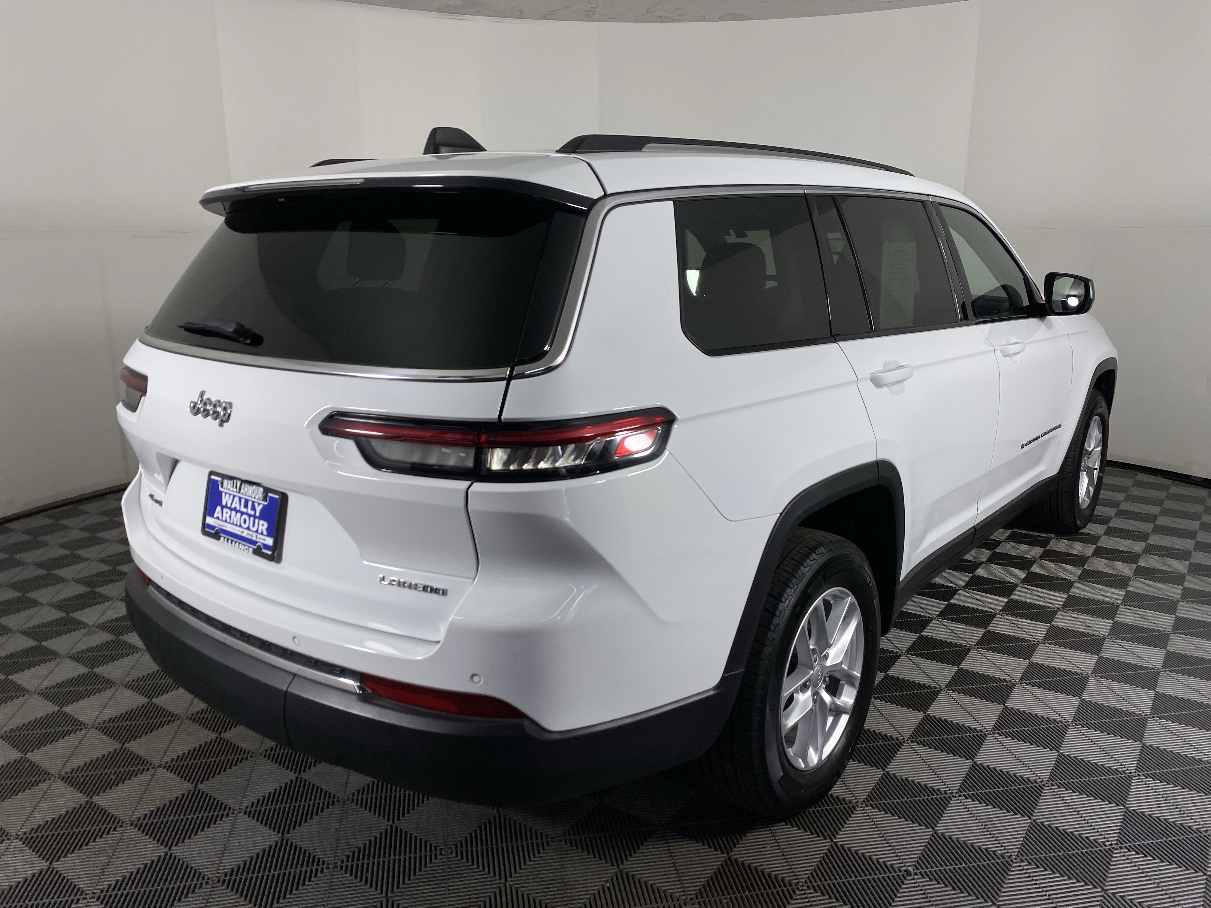 Used 2023 Jeep Grand Cherokee L Laredo w/ Luxury Tech Group I AWD/4WD image 8