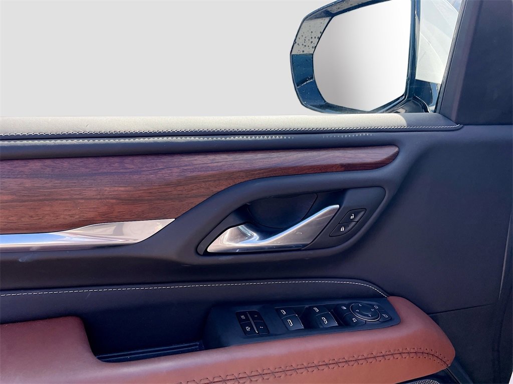 Used 2023 GMC Yukon XL Denali Ultimate image 9