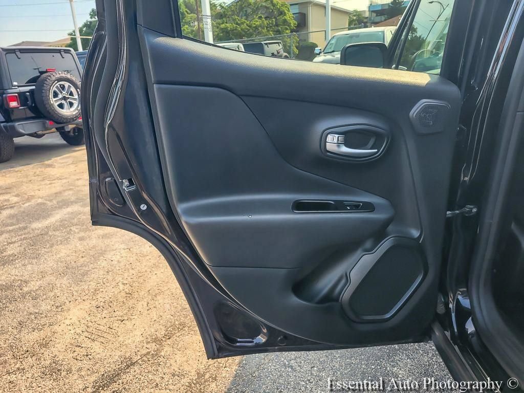 Certified 2022 Jeep Renegade Latitude w/ Sun/Sound Group AWD/4WD image 21