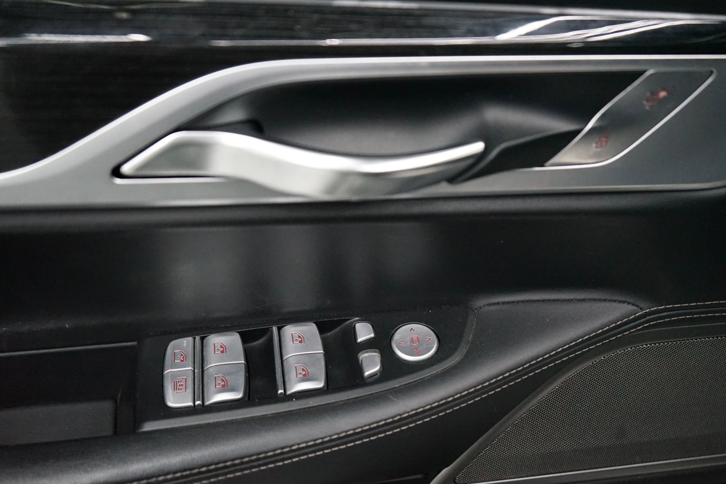 Used 2016 BMW 750i xDrive image 28