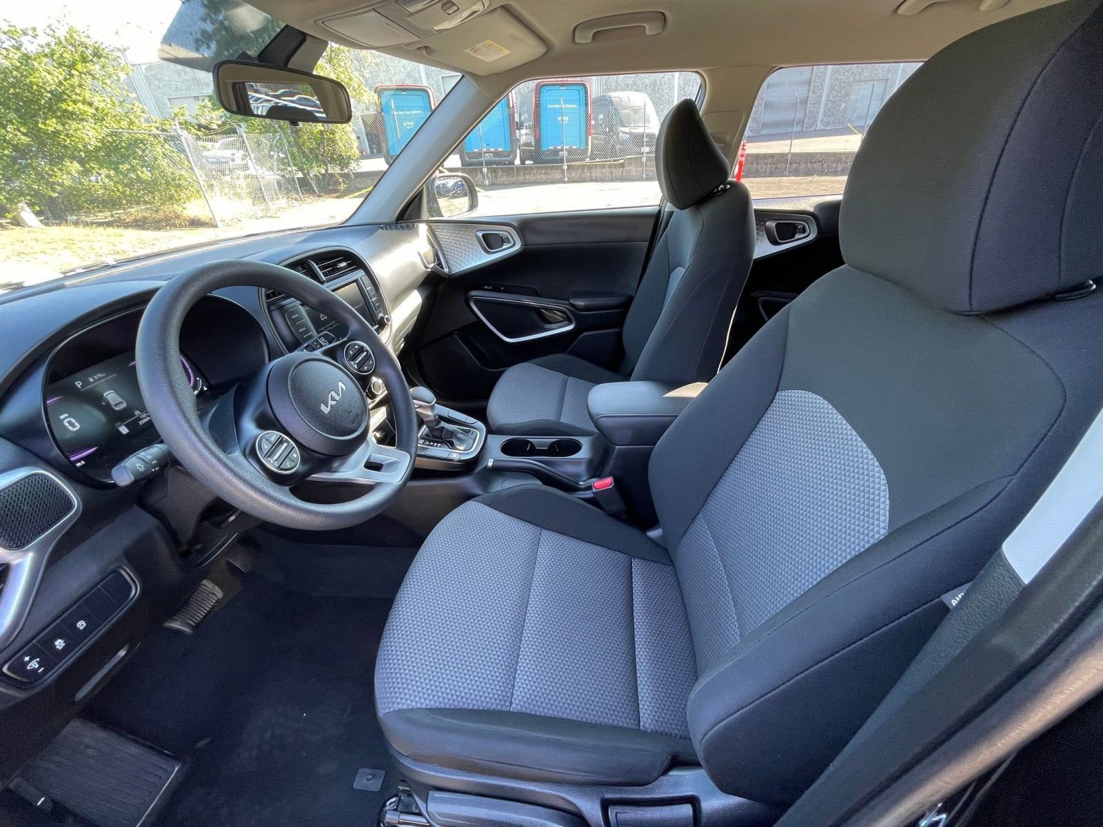 Used 2025 Kia Soul LX w/ LX Technology Package image 24