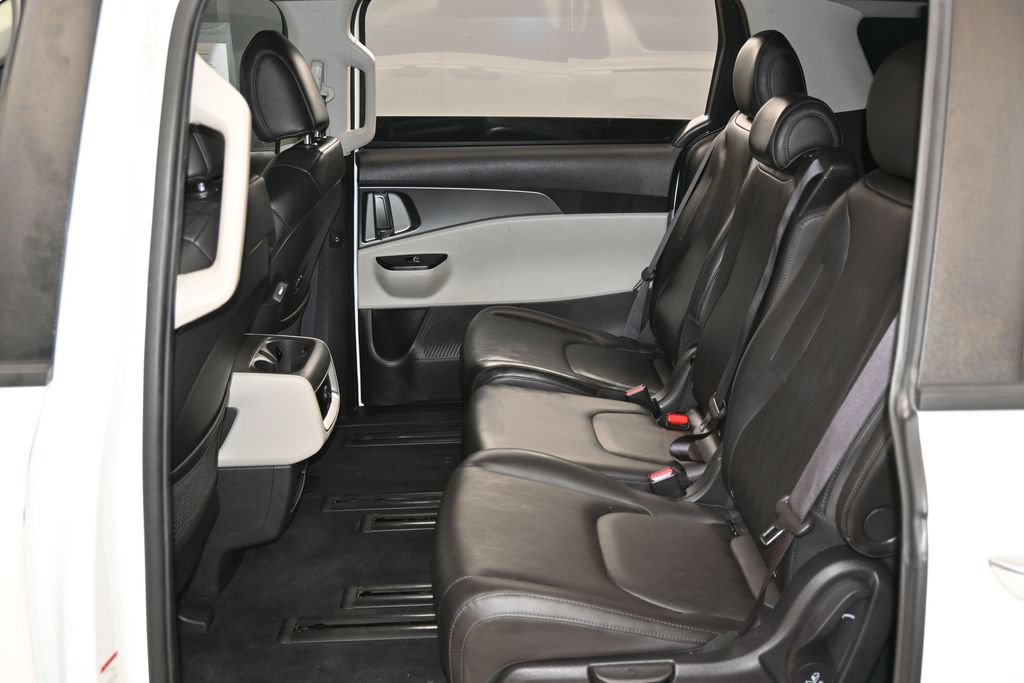 Used 2022 Kia Carnival LX FWD image 31