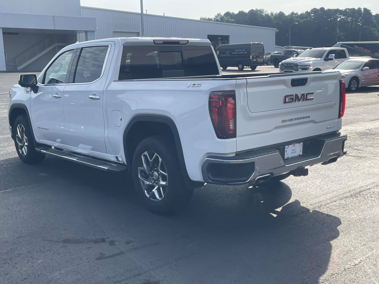 Certified 2025 GMC Sierra 1500 SLT w/ SLT Premium Plus Package AWD/4WD image 9