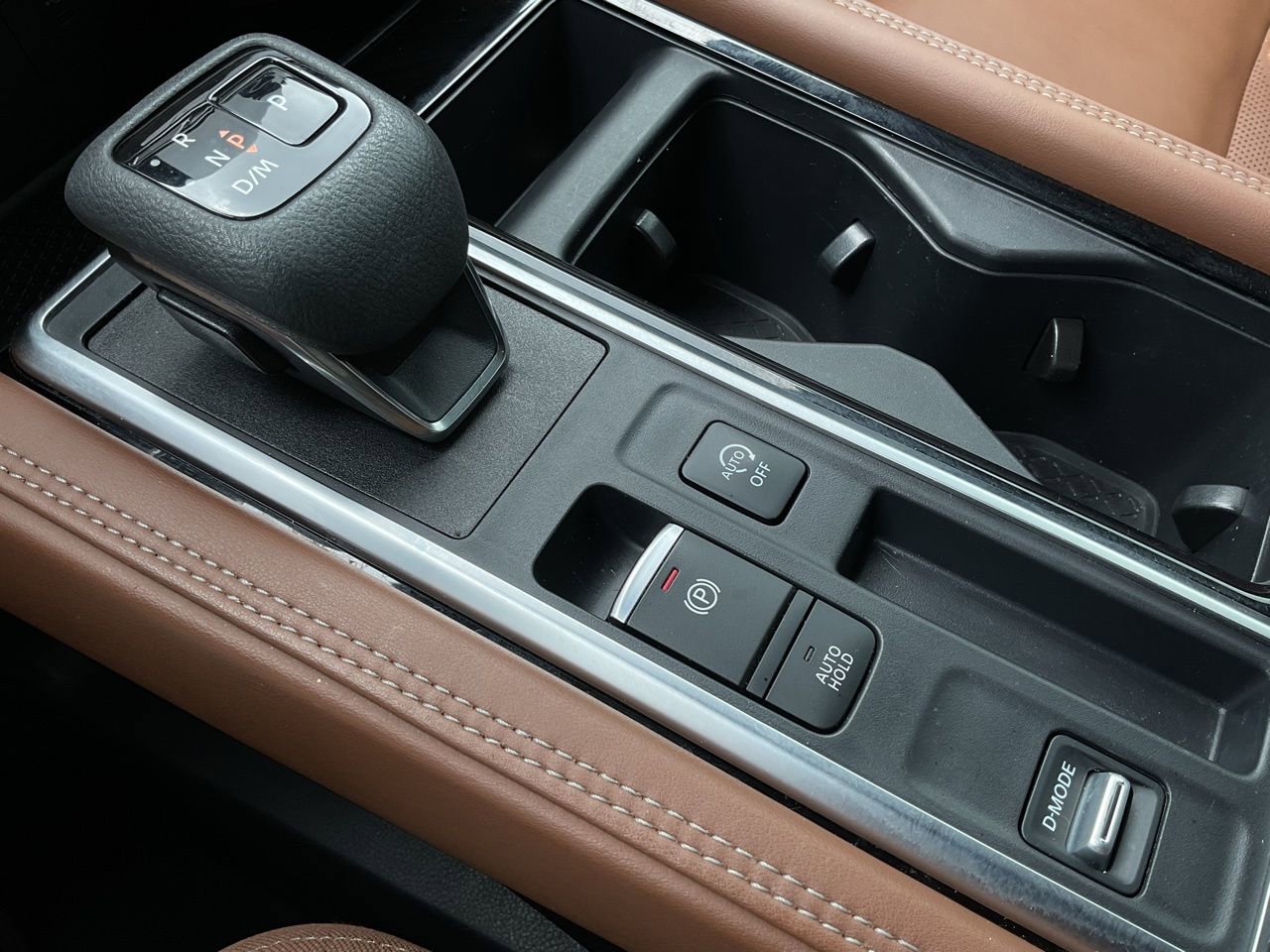 Used 2024 Nissan Pathfinder Platinum image 41