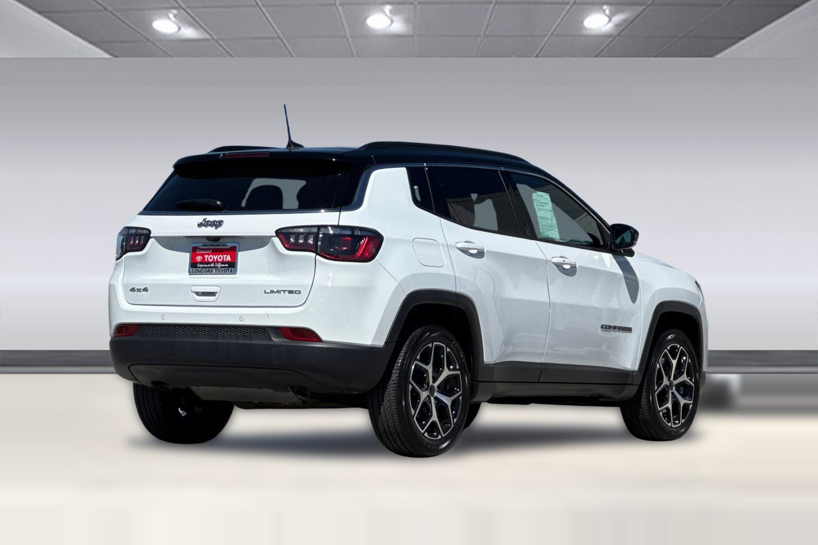 Used 2025 Jeep Compass Limited AWD/4WD image 9