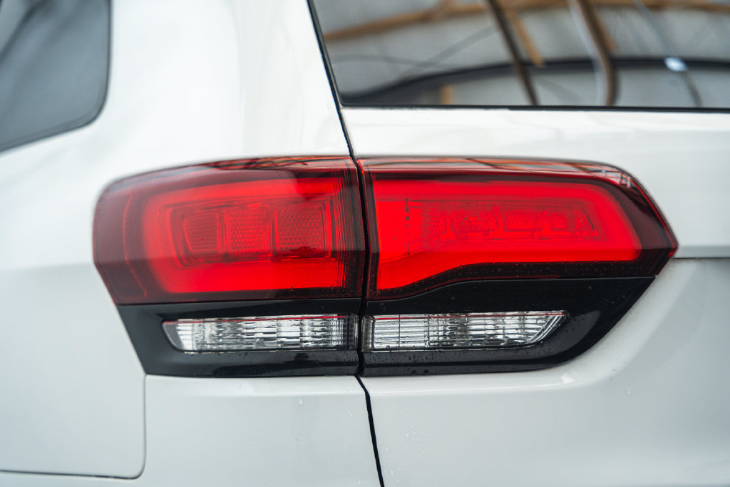 Used 2019 Jeep Grand Cherokee Altitude AWD/4WD image 8