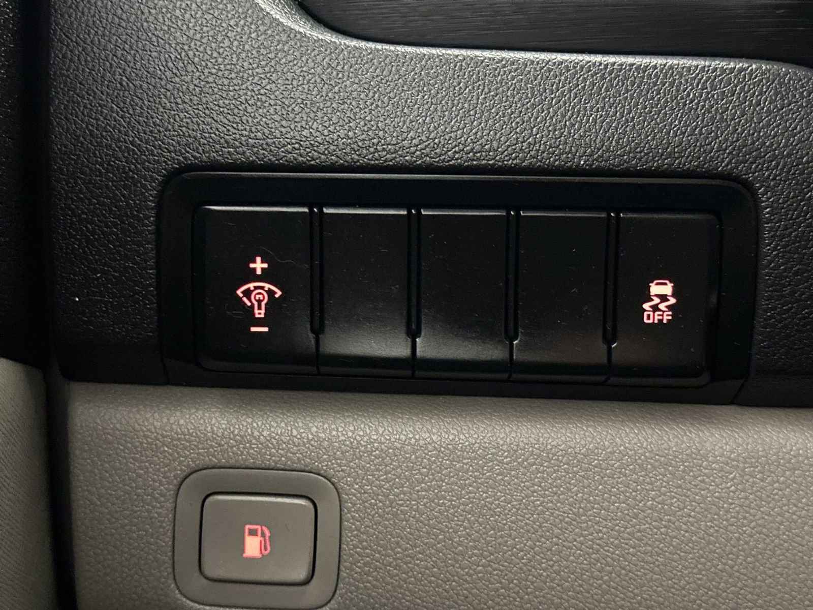 Used 2021 Kia Sedona LX image 18