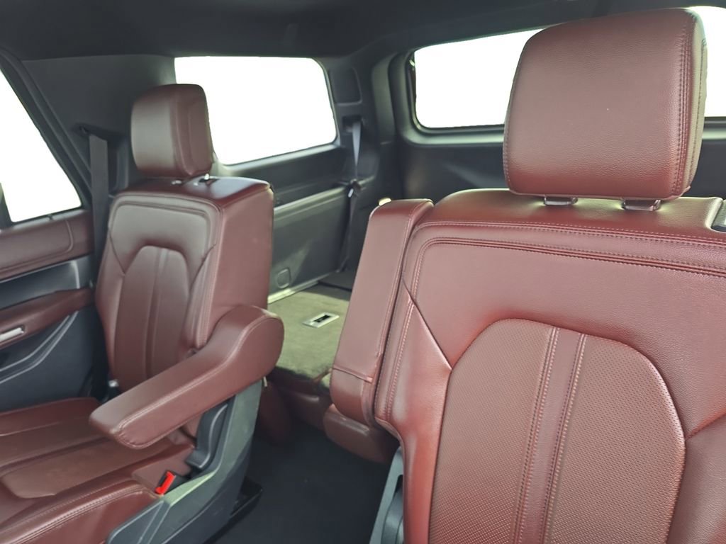 Used 2024 Ford Expedition Limited image 14