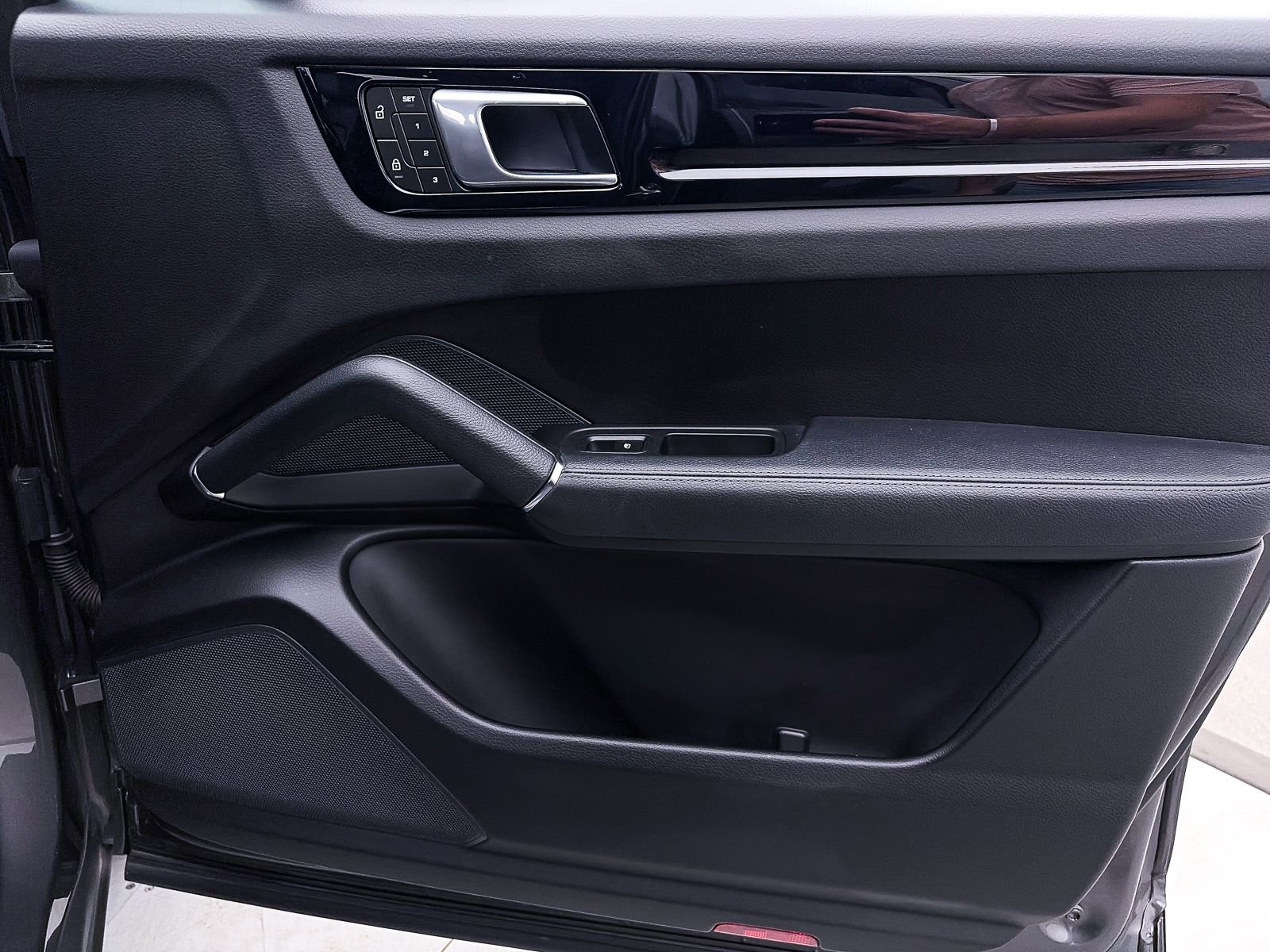 Used 2023 Porsche Cayenne image 35