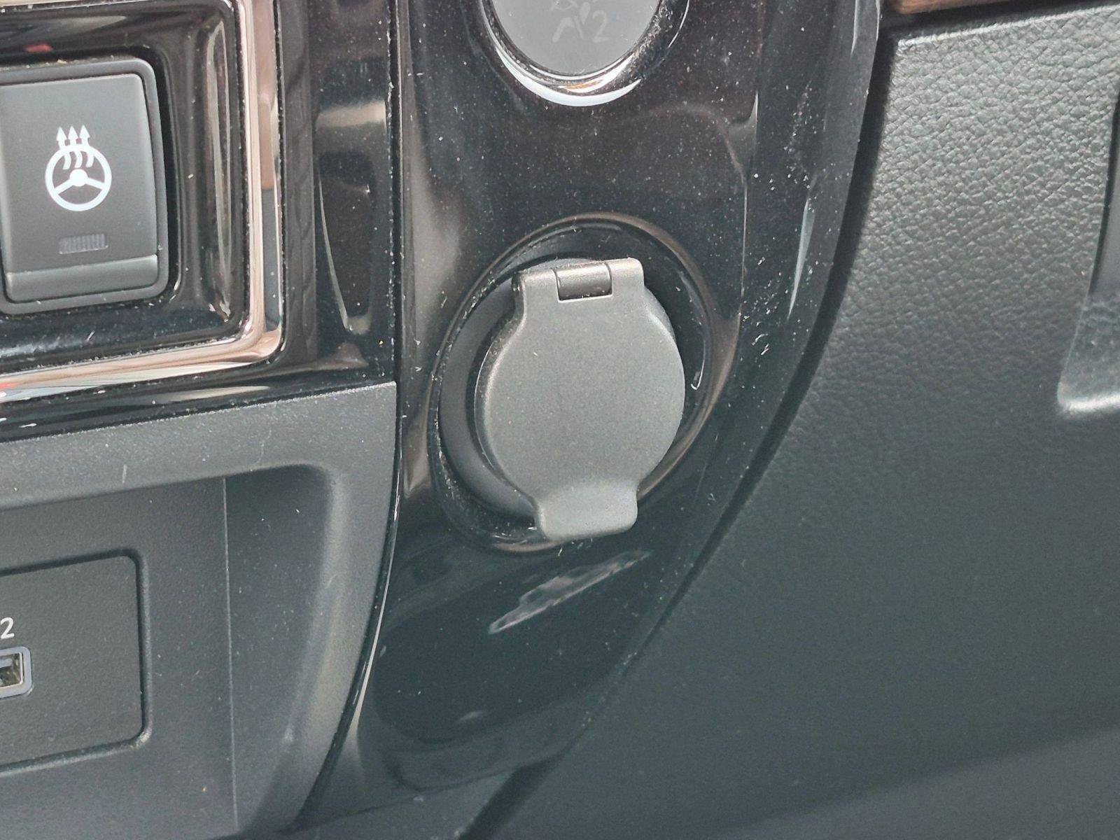 Used 2020 Nissan Titan Platinum Reserve AWD/4WD image 36
