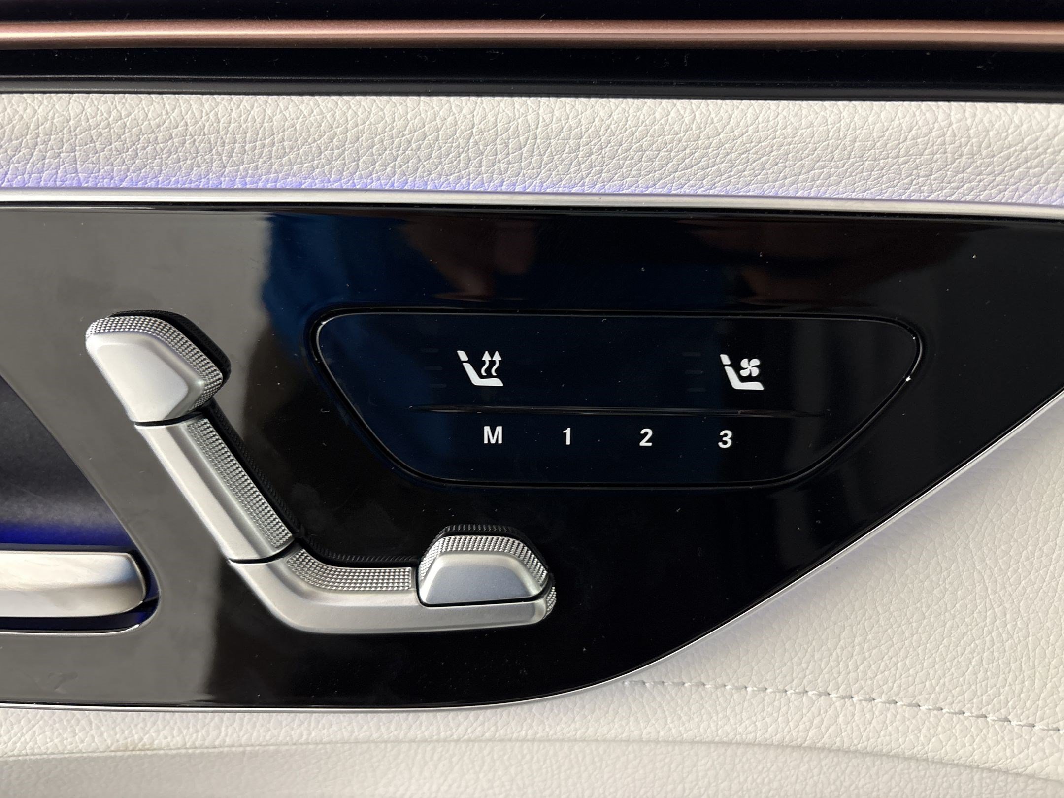 New 2026 Mercedes-Benz EQE 320 4MATIC SUV image 21