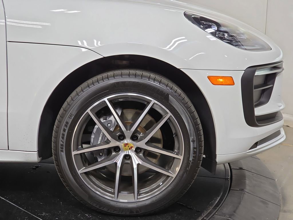 Certified 2025 Porsche Macan image 11