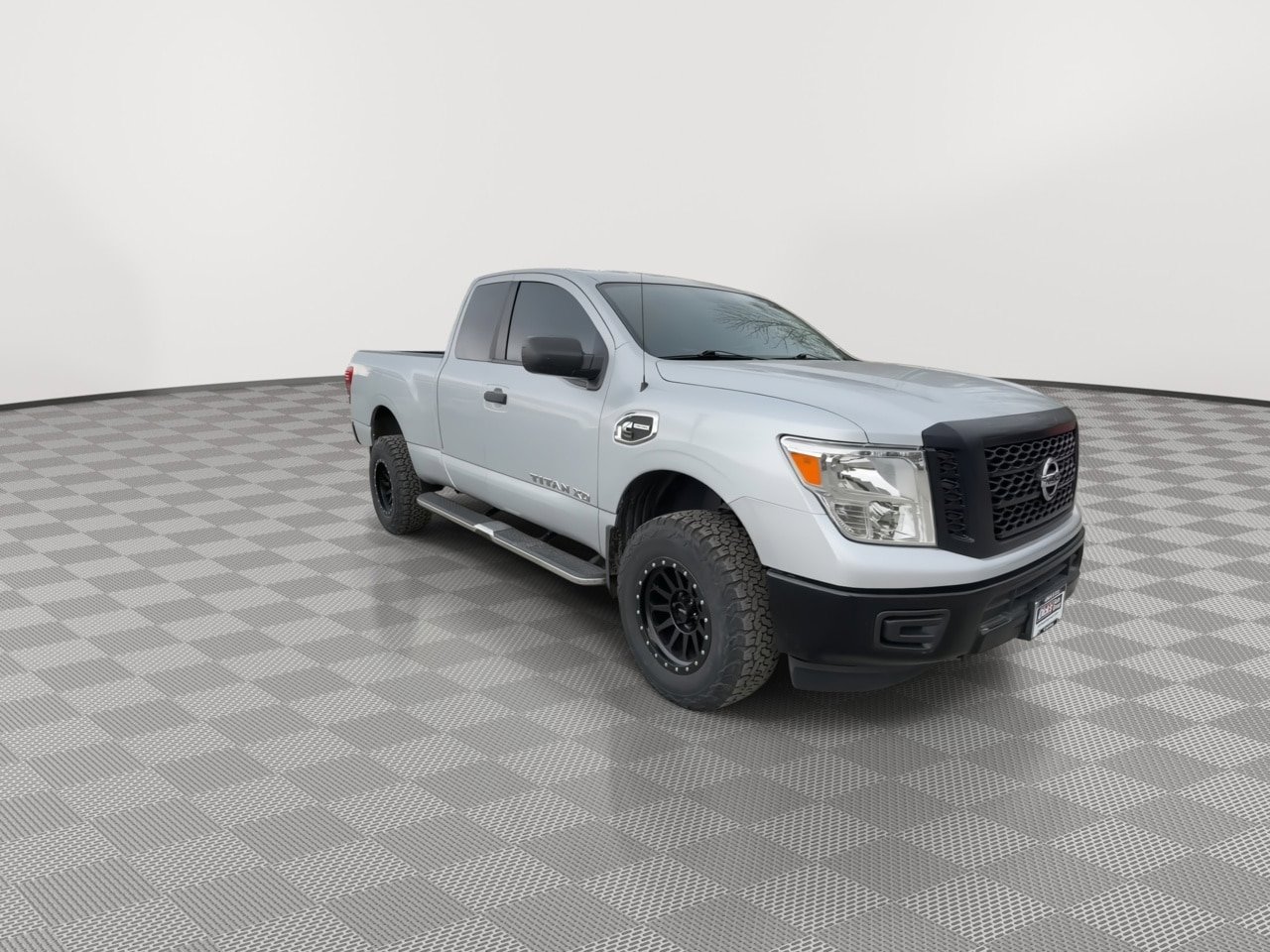 Used 2017 Nissan Titan S AWD/4WD image 2
