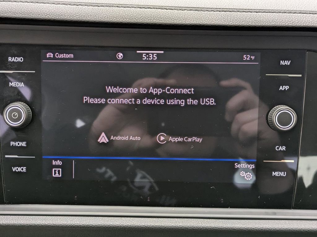 Used 2024 Volkswagen Jetta SEL image 9