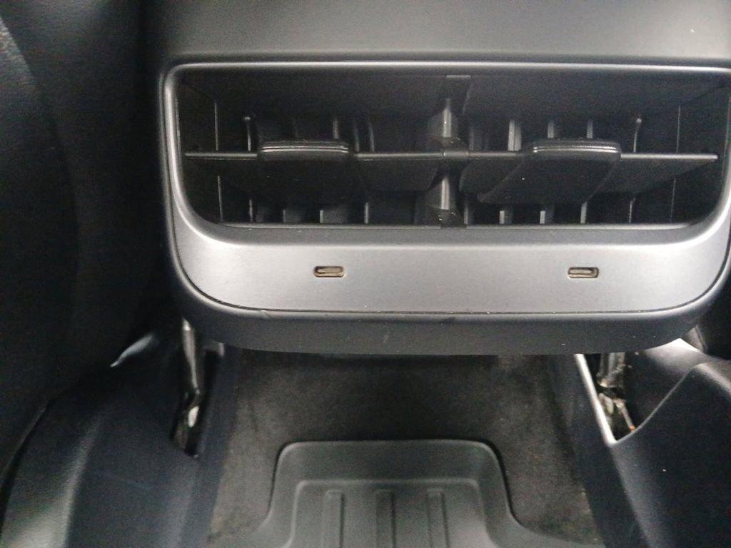 Used 2022 Tesla Model Y Performance AWD/4WD image 11