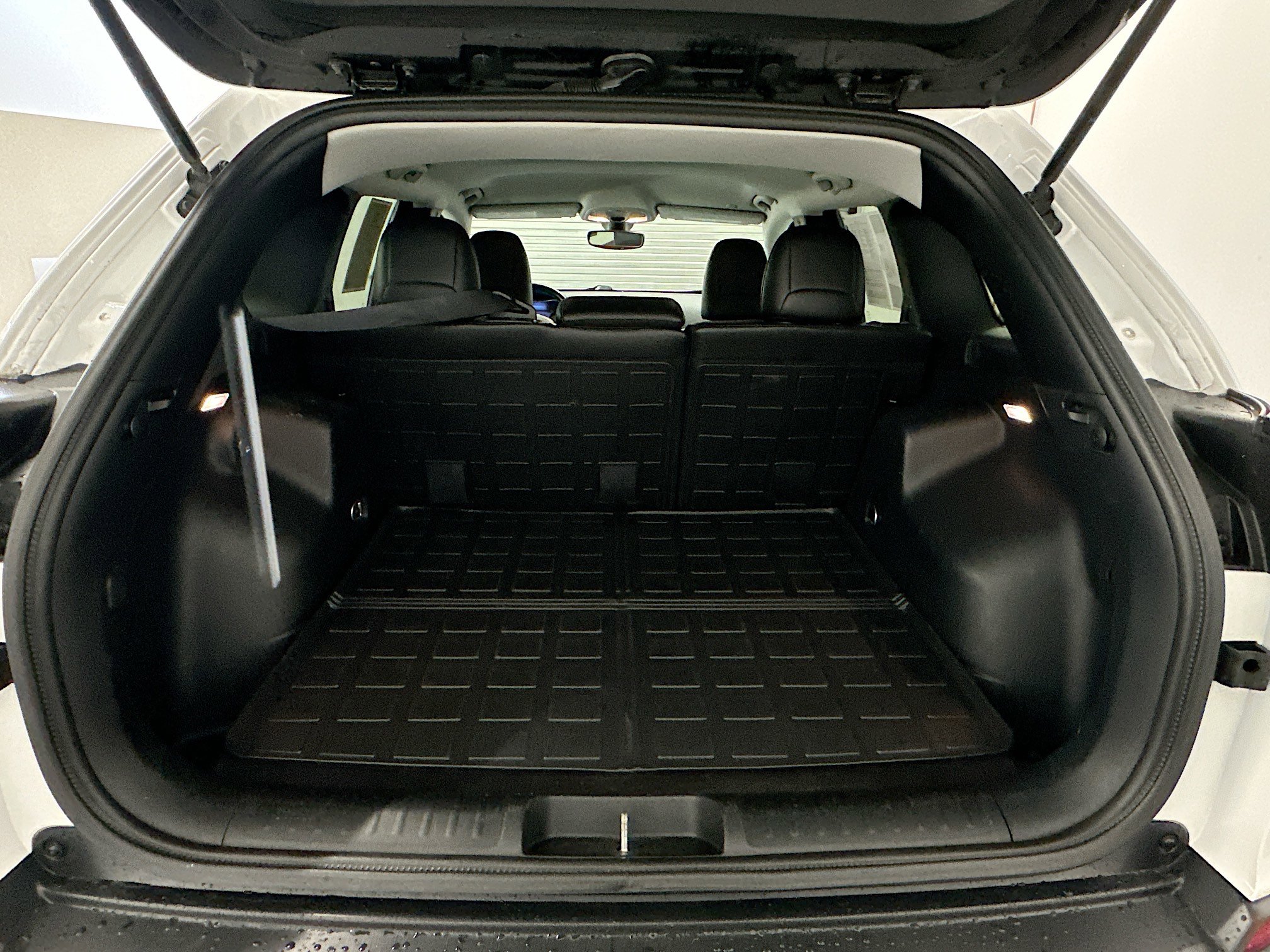 Used 2020 Jeep Cherokee Trailhawk w/ Cold Weather Group image 30