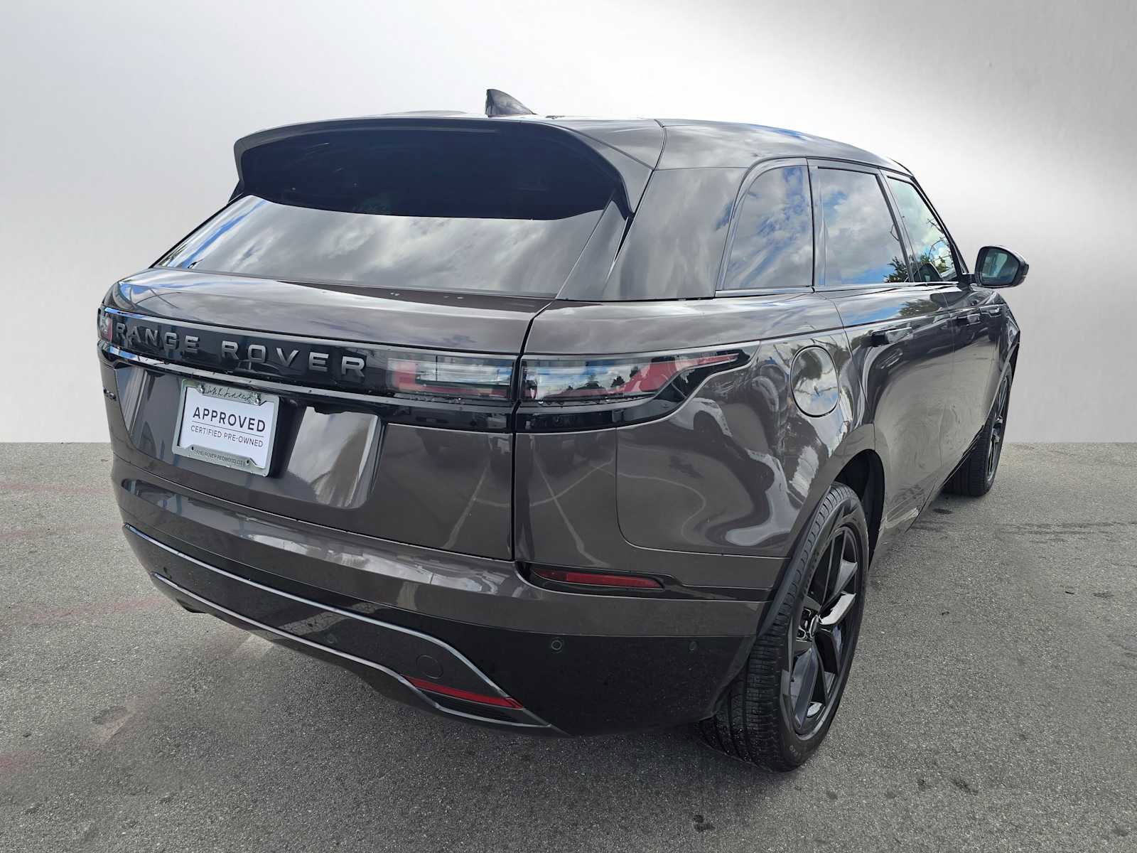 Used 2026 Land Rover Range Rover Velar Dynamic SE AWD/4WD image 3