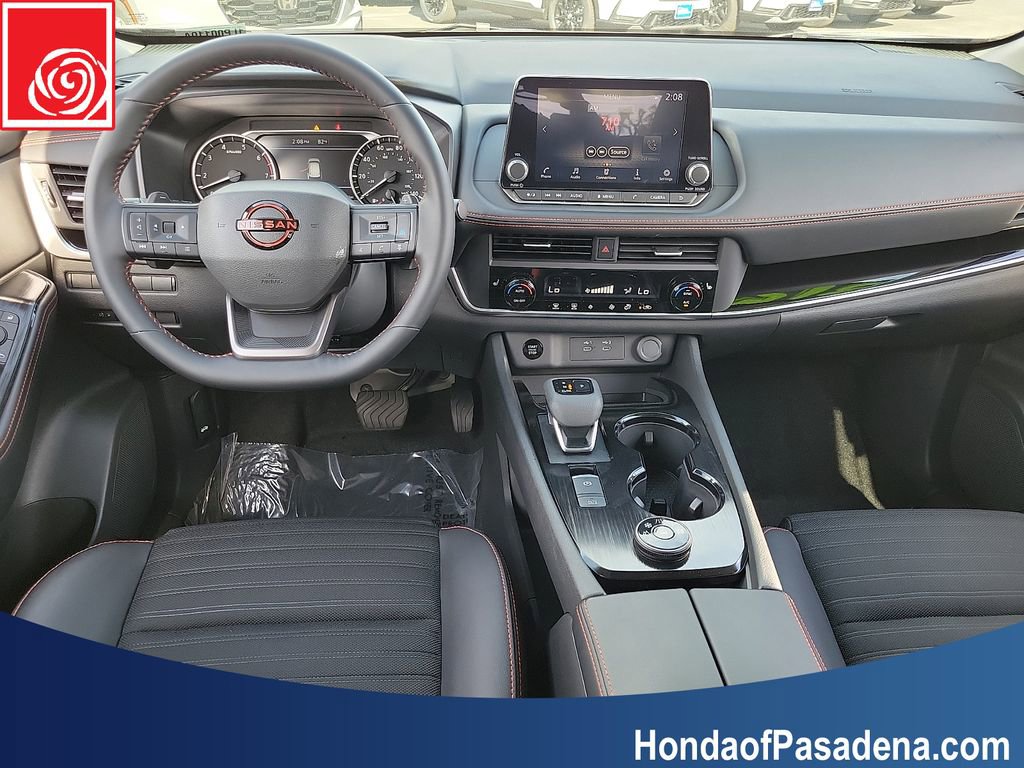 Used 2025 Nissan Rogue SV image 10