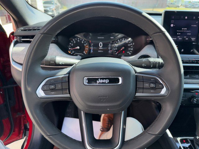 Used 2024 Jeep Compass Latitude AWD/4WD image 19