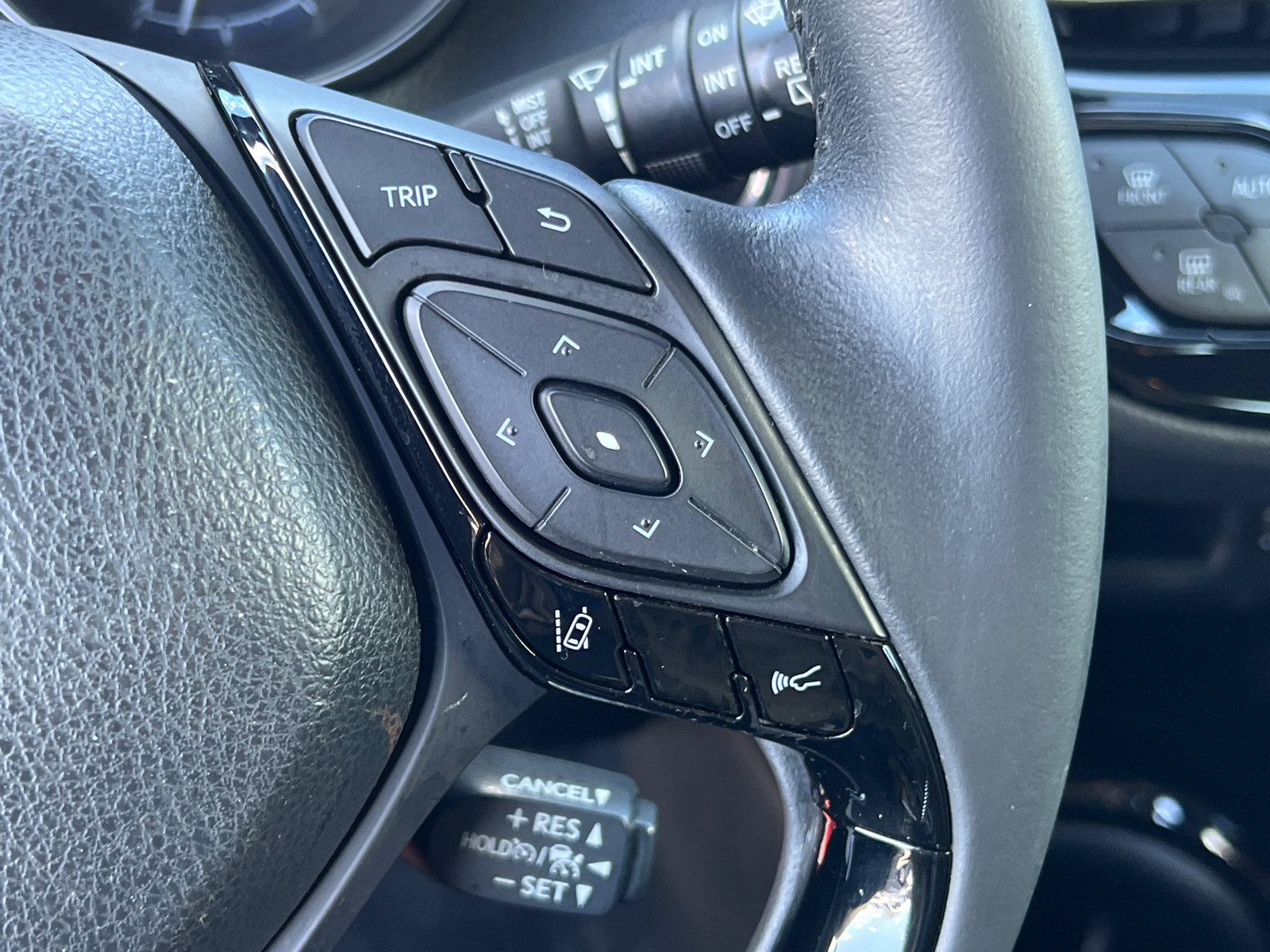 Used 2021 Toyota C-HR XLE FWD image 26