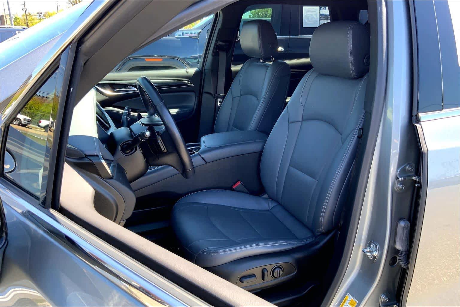 Used 2023 Buick Enclave Essence AWD/4WD image 9