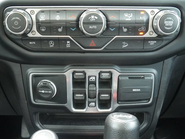 Used 2019 Jeep Wrangler Unlimited Sahara w/ Cold Weather Group AWD/4WD image 19