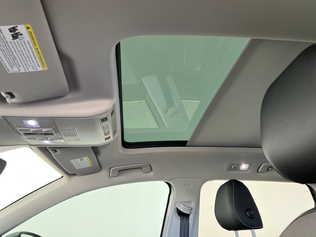 Used 2023 Volkswagen Taos SE w/ Panoramic Sunroof Package FWD image 23