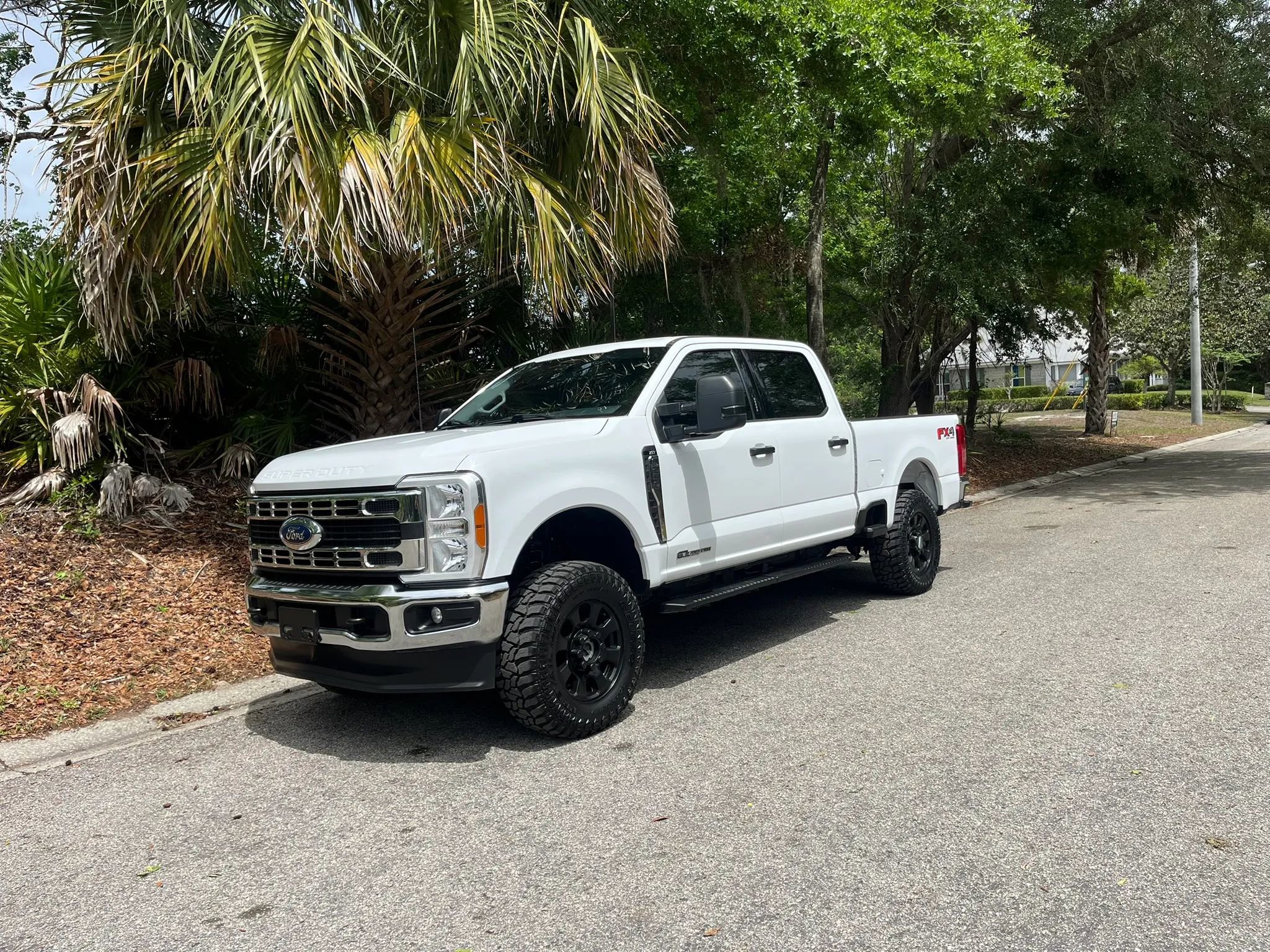 Used 2023 Ford F250 XLT w/ FX4 Off-Road Package AWD/4WD image 2