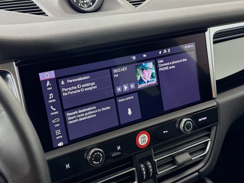 Certified 2024 Porsche Macan image 18