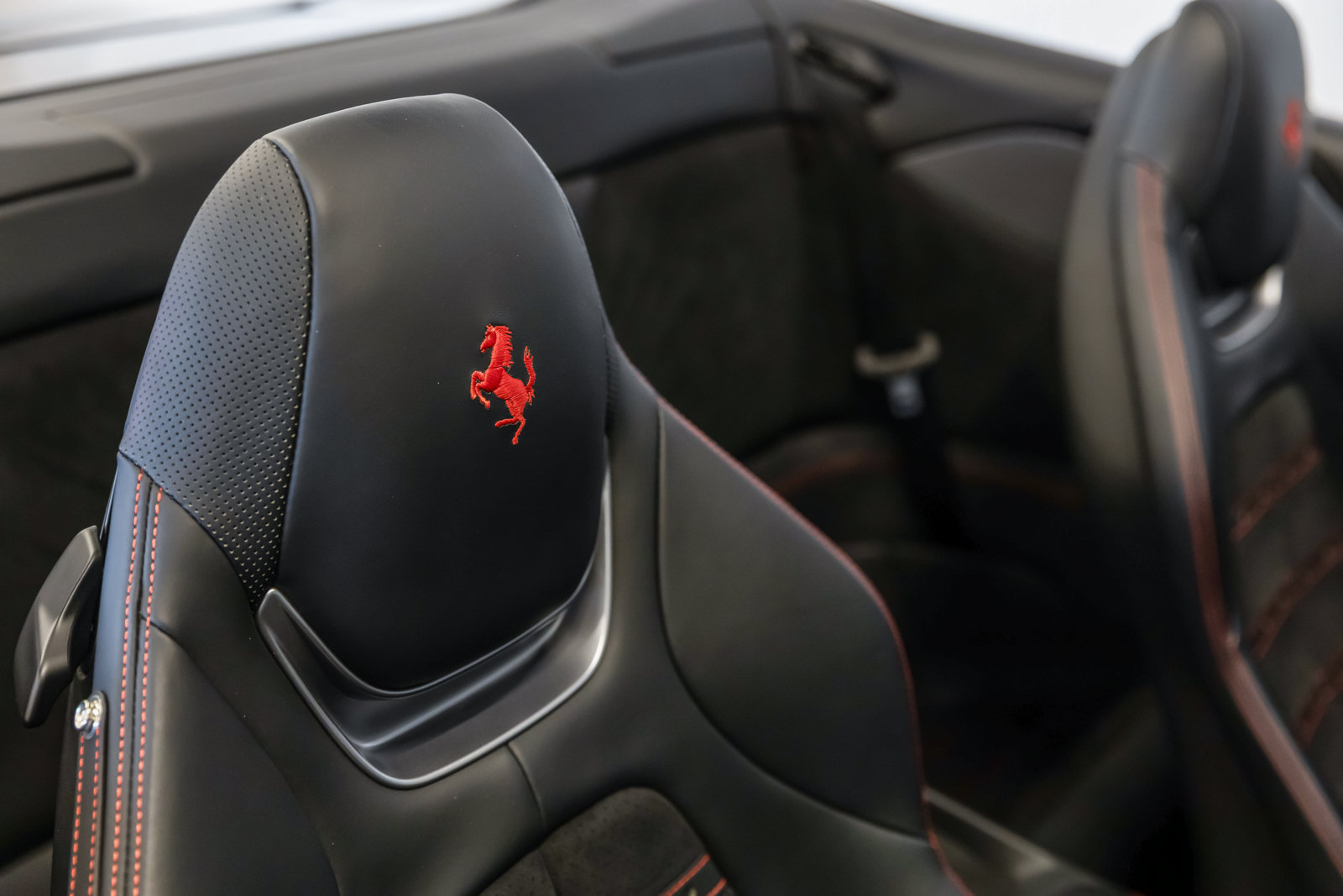 Used 2020 Ferrari Portofino RWD image 40