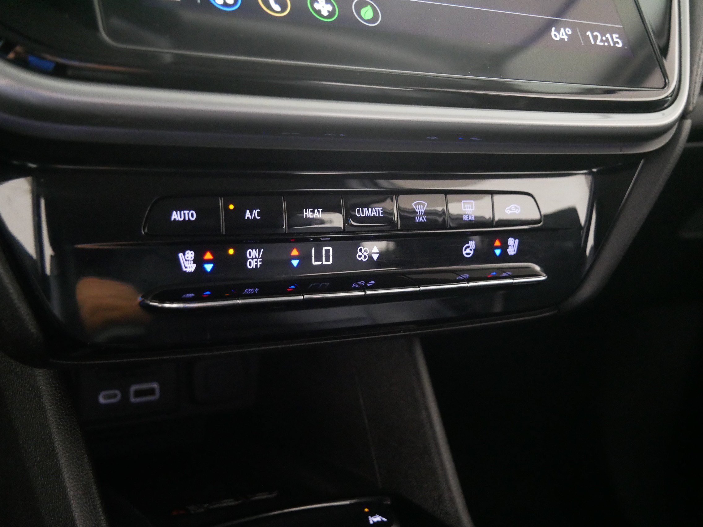 Used 2023 Chevrolet Bolt EUV LT w/ Convenience Package FWD image 23