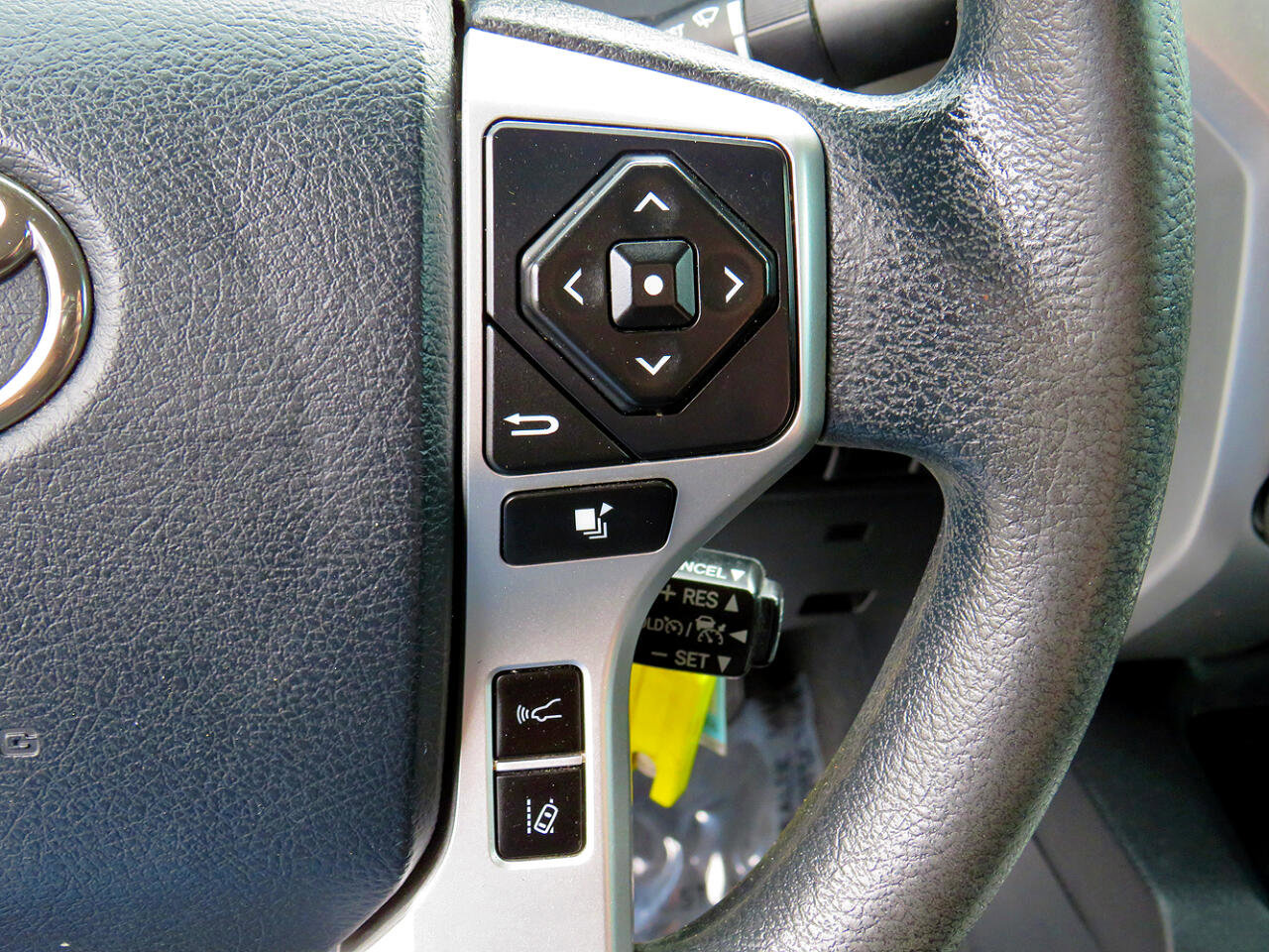 Used 2018 Toyota Tundra SR5 w/ SR5 Upgrade Package image 20